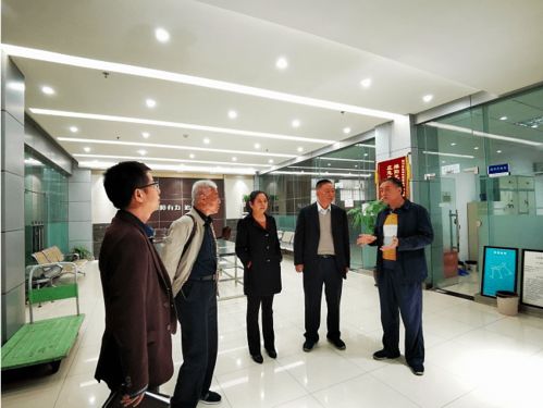 夕陽(yáng)映初心，測(cè)繪繪新篇——四川測(cè)繪地理信息局離退休老干部參觀地信中心側(cè)記